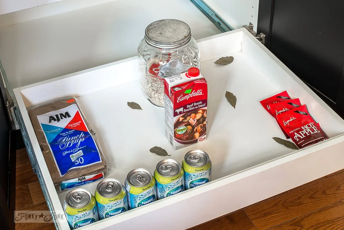 3 Gründe, warum erfahrene Hausfrauen Lorbeerblätter ins Mehl und in Schuhe legen - image 1