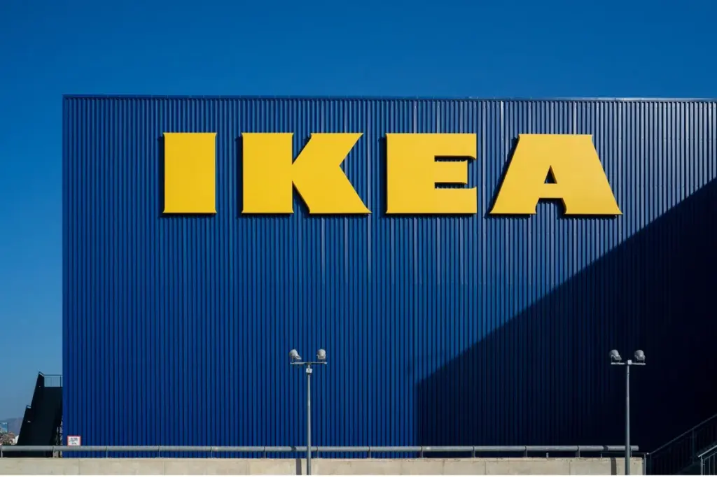 Der 100-Euro-IKEA-Trick: So zauberst du einen 2,40-Meter-Spiegel, der jeden Raum vergrößert