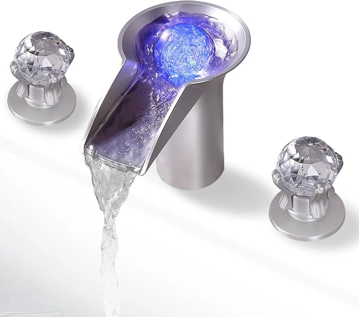 Der Kerzenwachs-Trick: Darum reiben alle Bad-Profis ihre Chrom-Armaturen damit ein - image 1