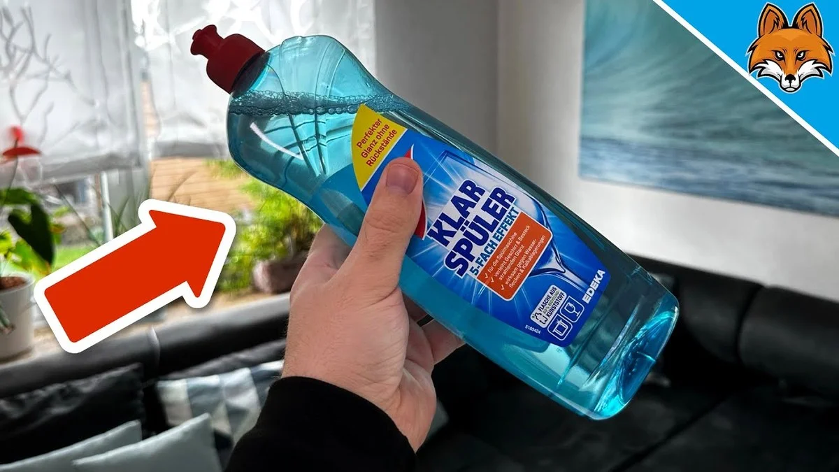 Der Putz-Trick von Profis: Warum ein Löffel Klarspüler Fenster, Dusche und Armaturen streifenfrei hält - image 2