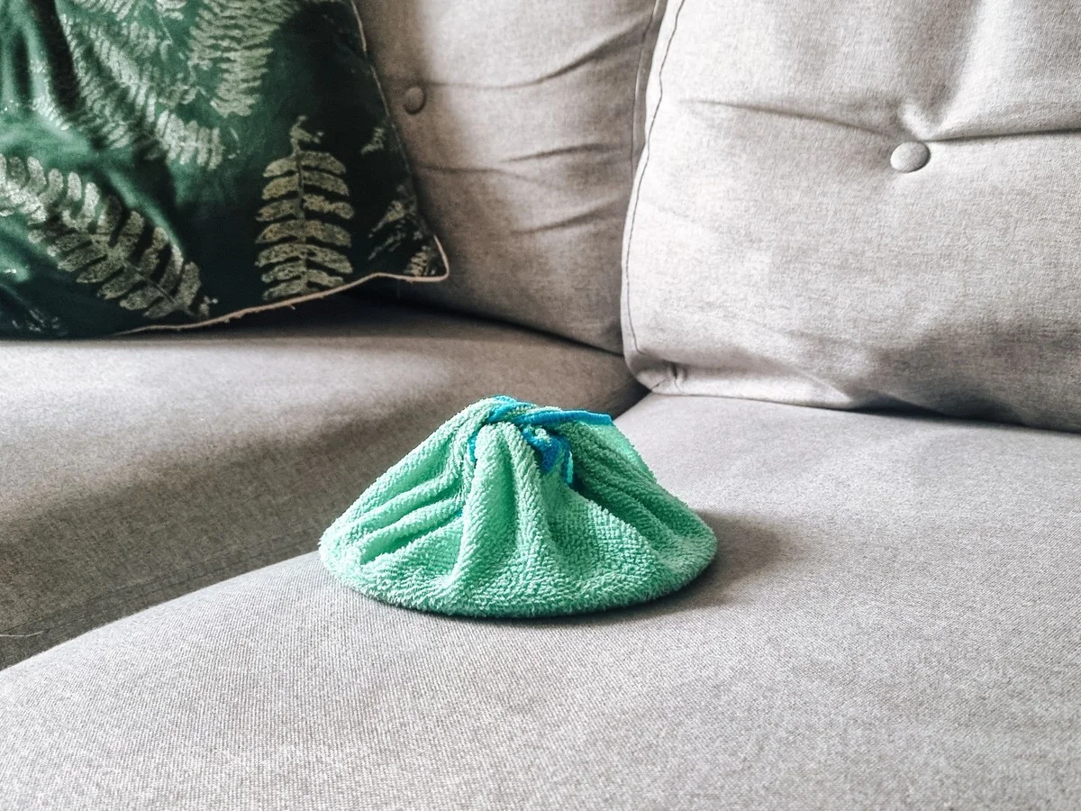 Deshalb legen Experten einen Spültab unter den Topfdeckel, bevor sie das Sofa reinigen - image 1