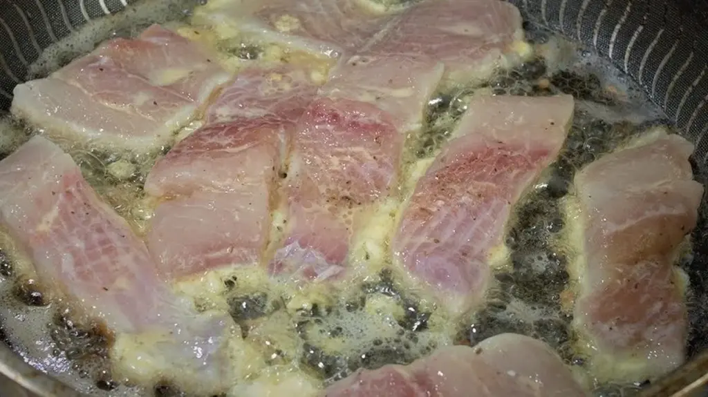 Drei goldene Regeln: Warum der Fisch in der Pfanne nie zerfällt und immer knusprig wird