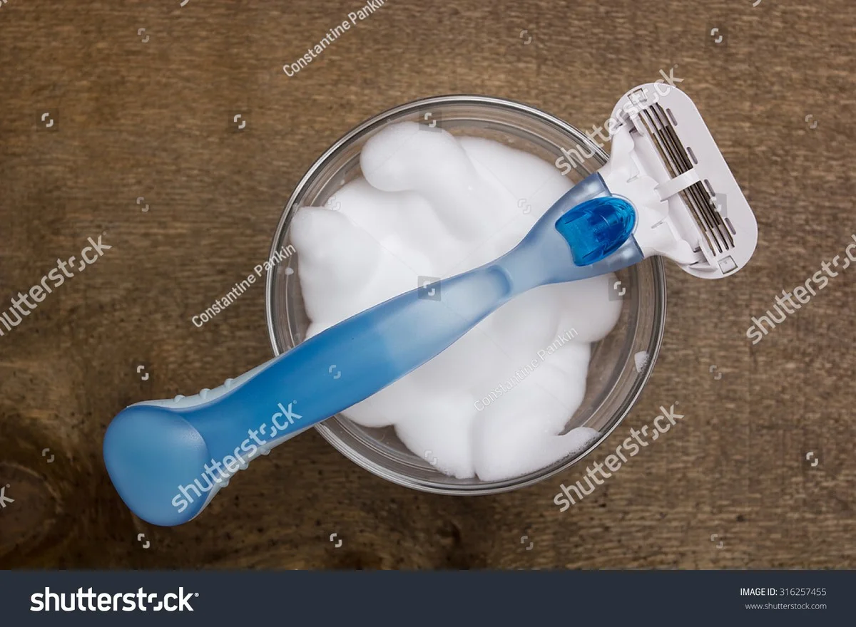 Drei Gründe, warum der Rasierschaum aus Ihrem Bad Ihre Fenster besser reinigt als jeder Glasreiniger - image 1