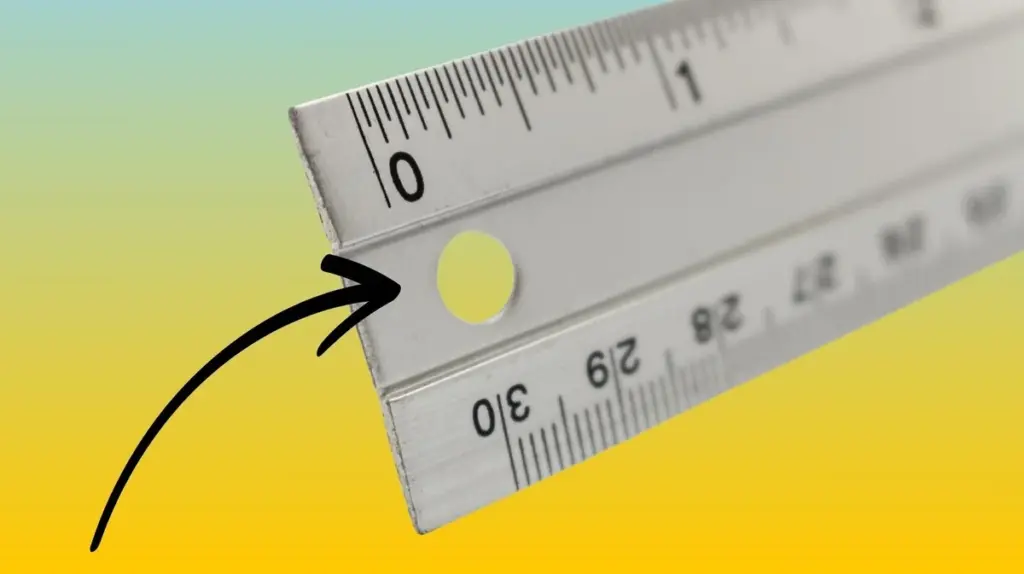 Ich habe das kleine Loch im Lineal jahrelang ignoriert – die 3 Tricks sind unglaublich praktisch