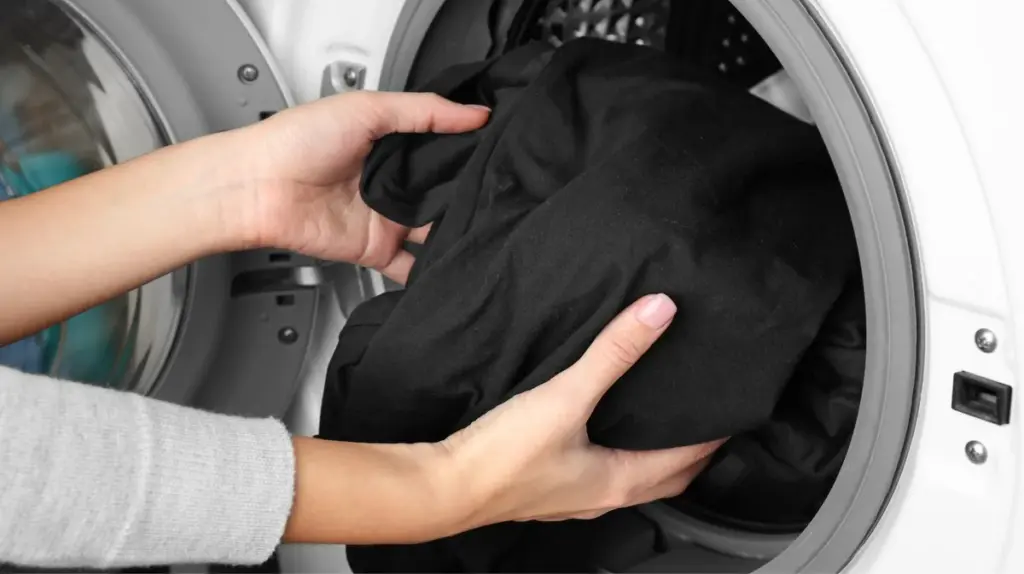 Warum erfahrene Gärtner einen Schwamm auf den Boden des Topfes legen