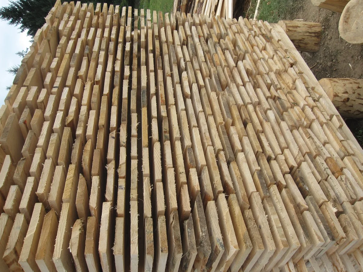 Warum erfahrene österreichische Heizer ihr Holz nie direkt auf den Boden legen - image 2