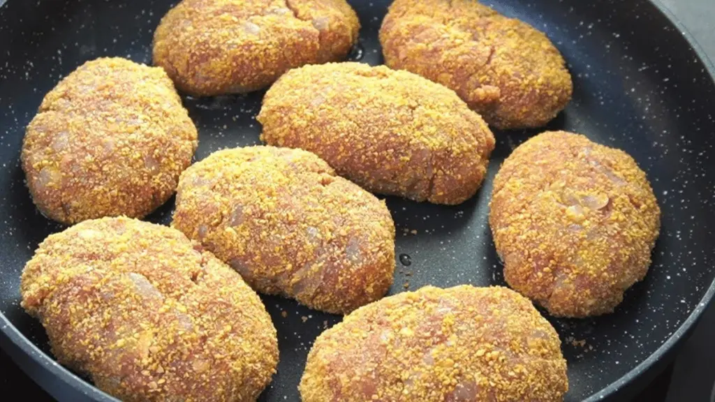 3 шеф-кухарі розкрили секрет: чим замінити хліб у котлетах для ідеальної соковитості