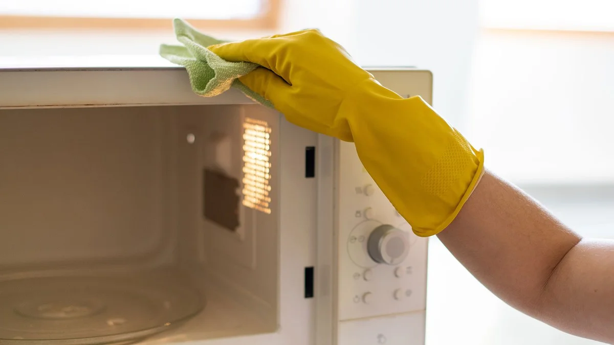 Der Geheimtipp: So glänzt Ihre Mikrowelle ohne Chemie - image 1