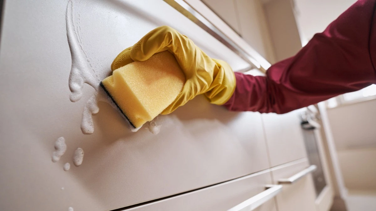 Der Mathe-Küchen-Trick: So wirst du Fingerabdrücke und Fettspritzer im Handumdrehen los - image 2