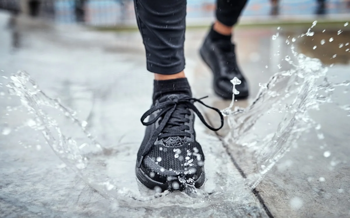 Der Schnee ist weg, aber trockene Stiefel sind eine Herausforderung? Dieser Wintertrick macht Ihre Schuhe in 5 Stunden geruchlos - image 1