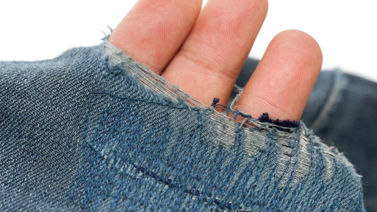 Der wahre Grund, warum Ihre T-Shirts immer genau in der Mitte Löcher bekommen - image 2