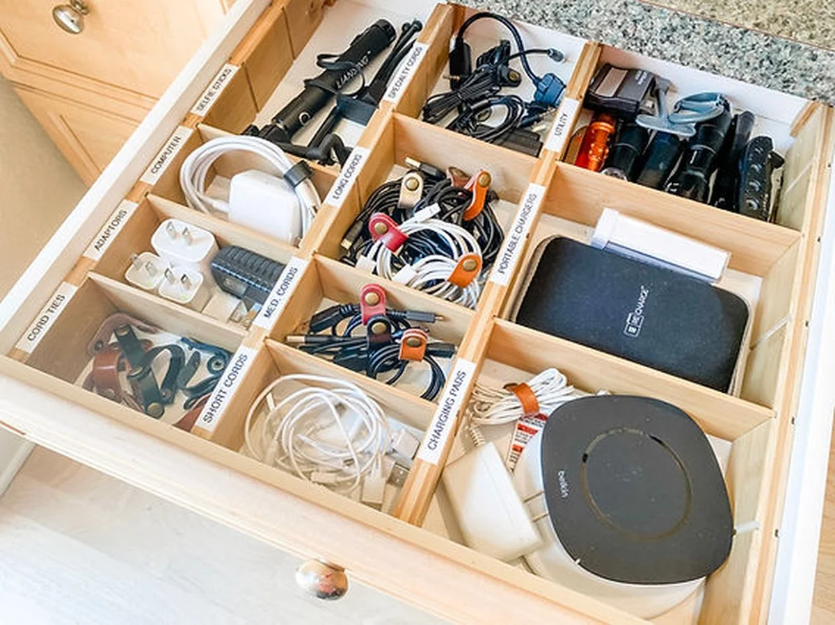 Diese 5 Dinge in Ihrer „Kramschublade“ sollten Sie sofort entsorgen – der Trick für mehr Ordnung - image 1