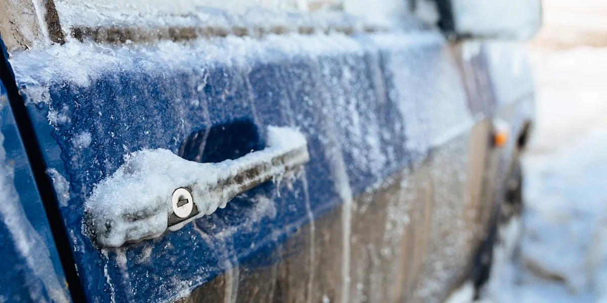 Ein Lippenpflegestift hält Ihre Autotüren eisfrei - image 1