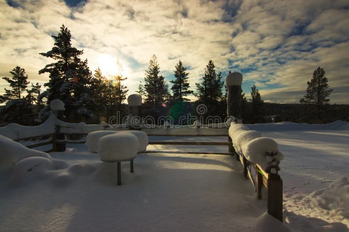 Holzfasssauna: Die finnische Terrassen-Geheimwaffe für den Wintergenuss - image 1