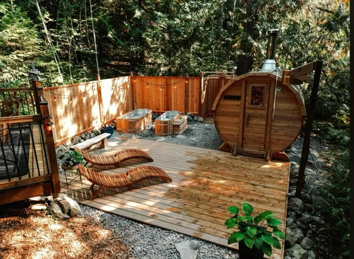 Holzfasssauna: Die finnische Terrassen-Geheimwaffe für den Wintergenuss - image 2