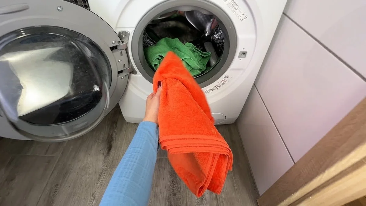 Im Winter trocknet Ihre Wäsche dank diesem Handtuch-Trick blitzschnell - image 2