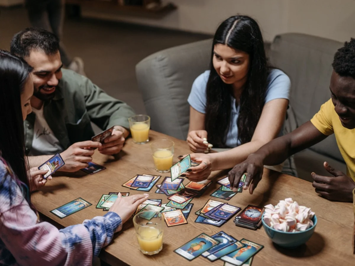 Коли світло відсутнє 20 годин: 4 настільні ігри, що перетворять блекаут на вечірку - image 1