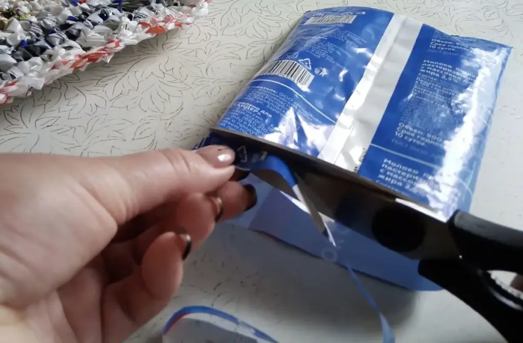 Milchpackerl-Hack: Was sie damit machen, wenn sie aufgeschnitten werden, ist Gold wert