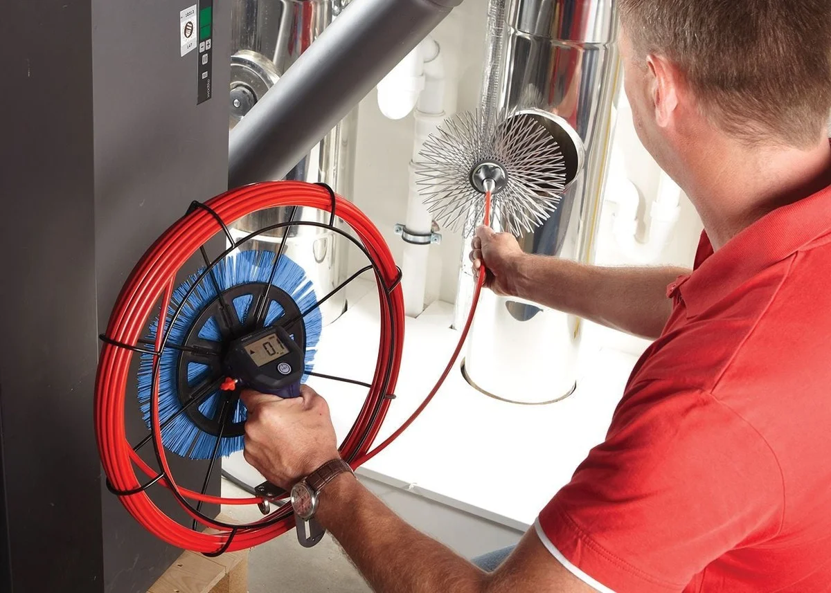 Nie mehr Salz und Stärke: So entfernen Sie Ruß in Minuten mit zwei Plastikflaschen - image 1