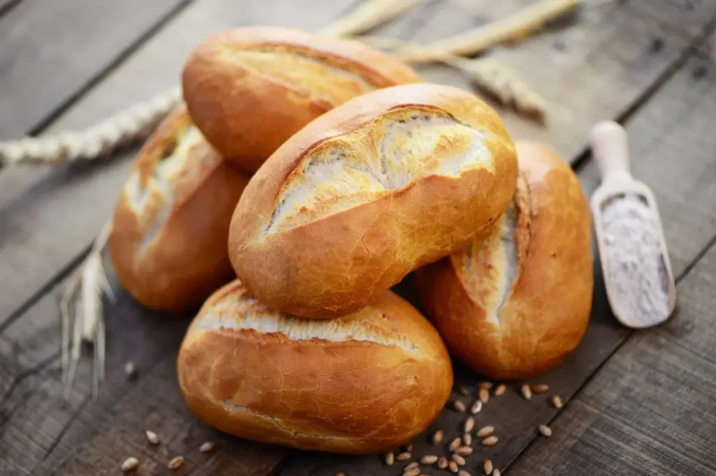 Nur 3 Zutaten: Knusprig-fluffige Sonntagsbrötchen ohne Hefe in Minuten