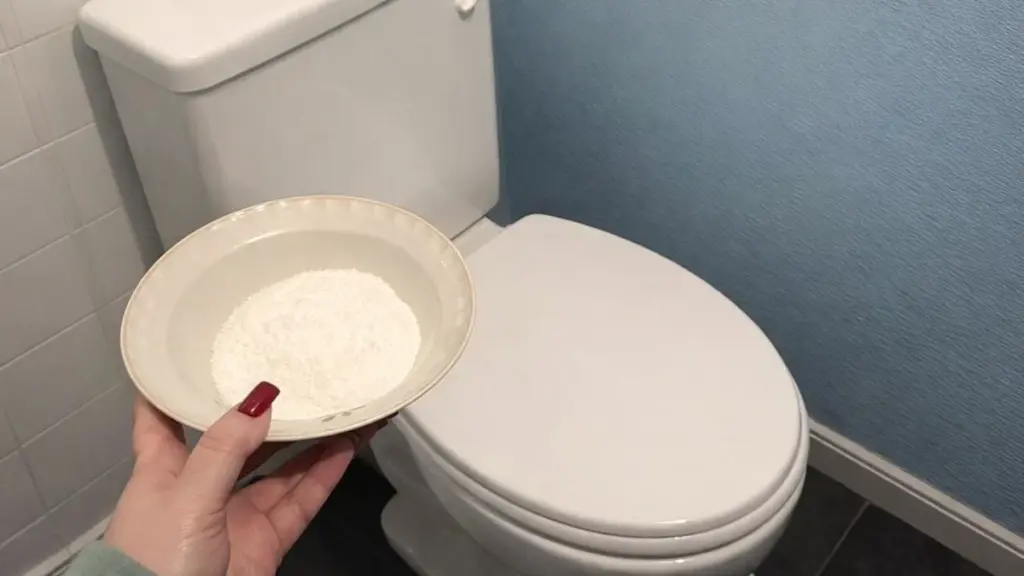 Salzschale neben der Toilette: Geheimtrick gegen Feuchtigkeit im Bad