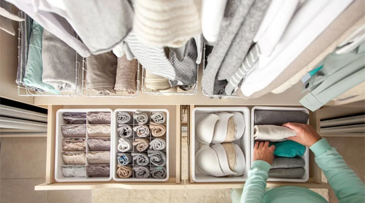 Schrank überfüllt? Dieser clevere Koffer-Trick schafft blitzschnell Platz! - image 1