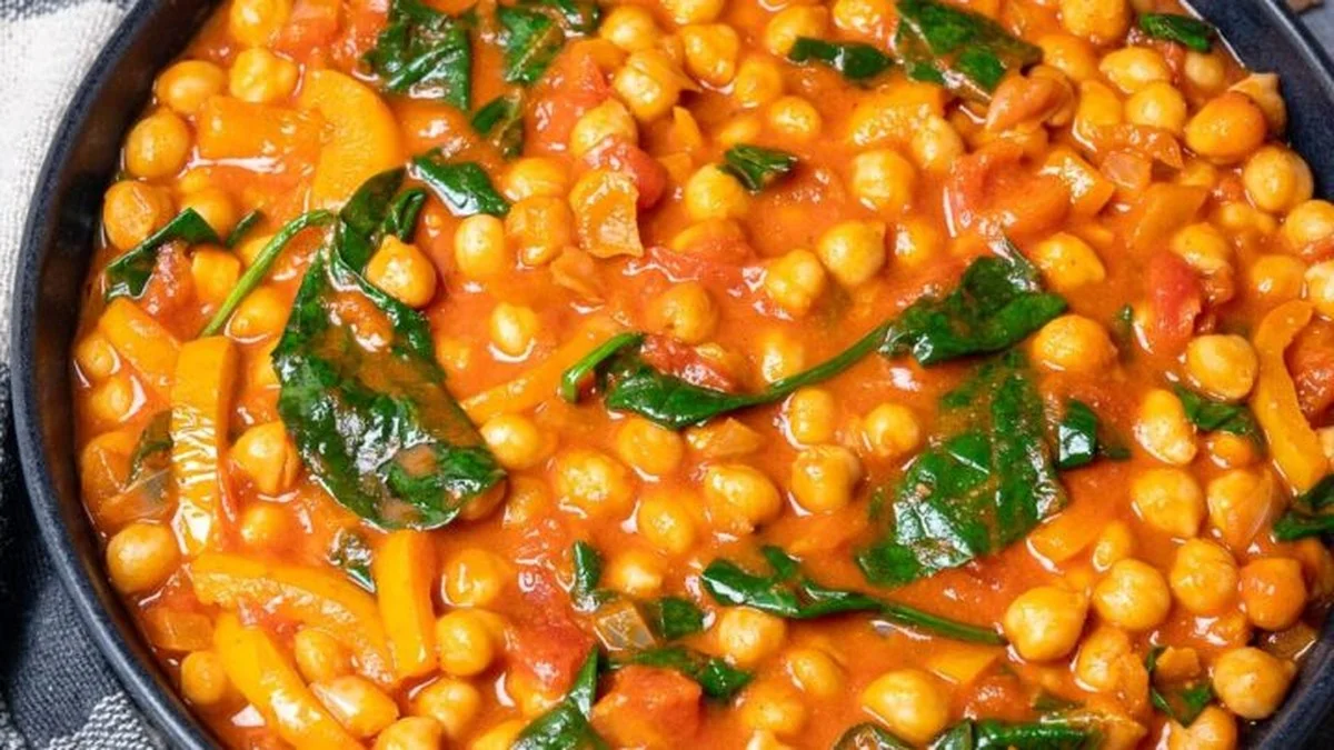 Veganes Lieblingsrezept: Schneller Nudel-Eintopf mit Kichererbsen – Dein Go-to-Meal für stressige Tage - image 2