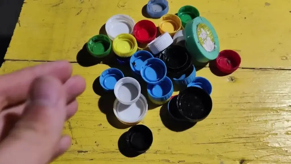 Vier Haushalts-Tricks, die jeden verrückt machen: Darum gehören Plastikdeckel nicht in den Müll