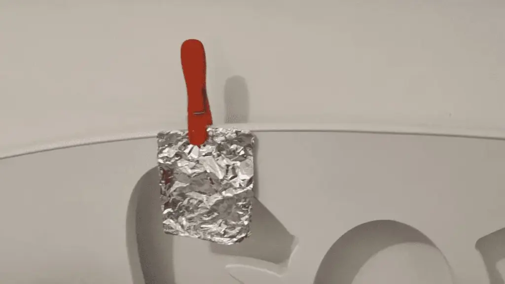 Warum Aluminiumfolie mit Gewürzen unter dem Bett ganze 30 Jahre lang wirkte – und ich es jetzt auch tue