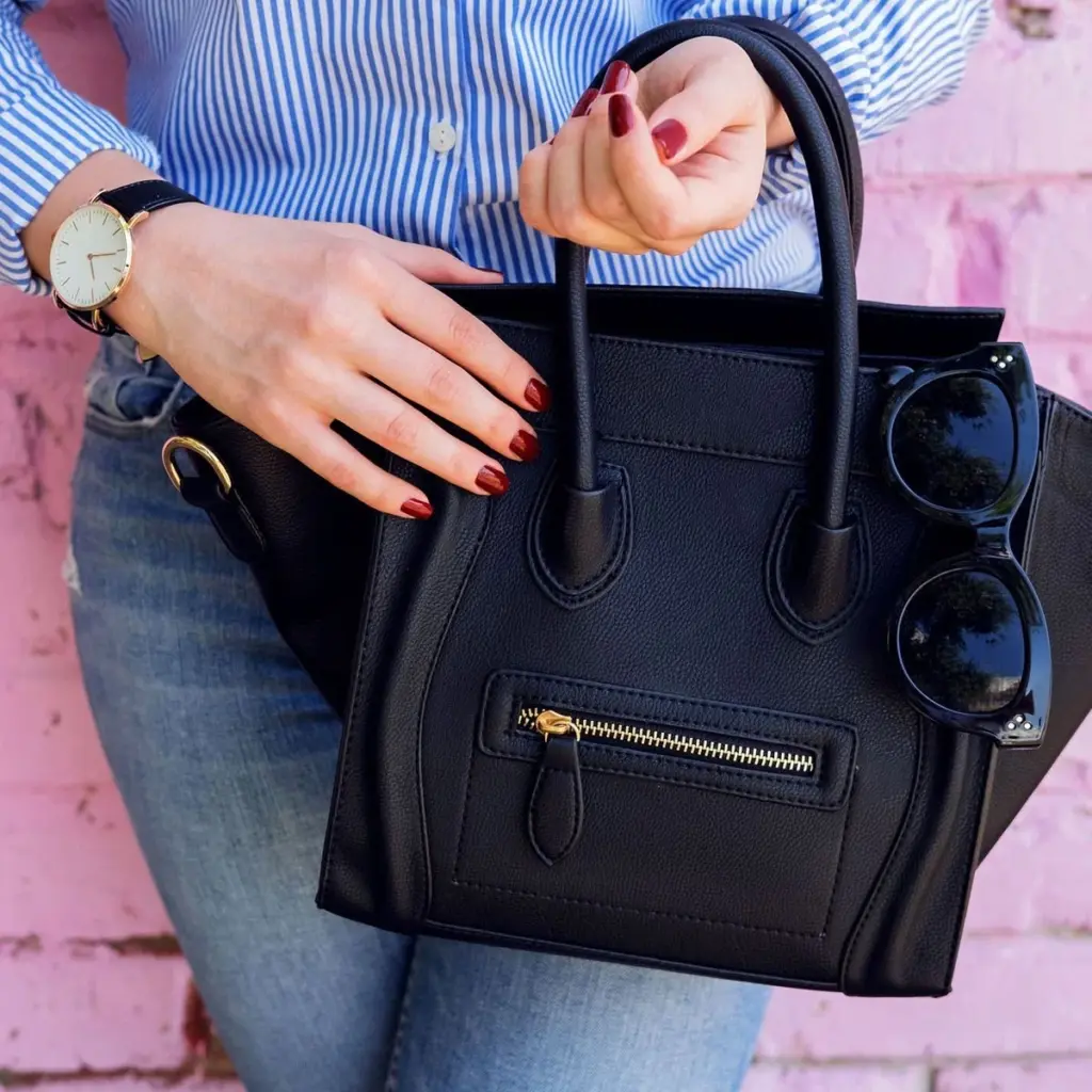 Warum eine Fusselrolle das heimliche Must-have in jeder Handtasche ist