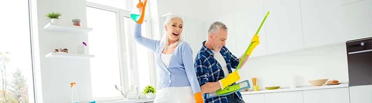 Warum erfahrene Hausfrauen eine Serviette auf die Pfanne legen – und wie Sie Ihre Pfanne wie neu zum Glänzen bringen - image 1