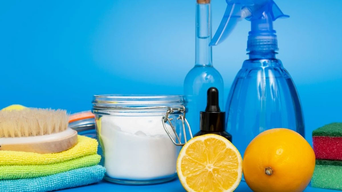 Warum erfahrene Hausfrauen eine Serviette auf die Pfanne legen – und wie Sie Ihre Pfanne wie neu zum Glänzen bringen - image 2