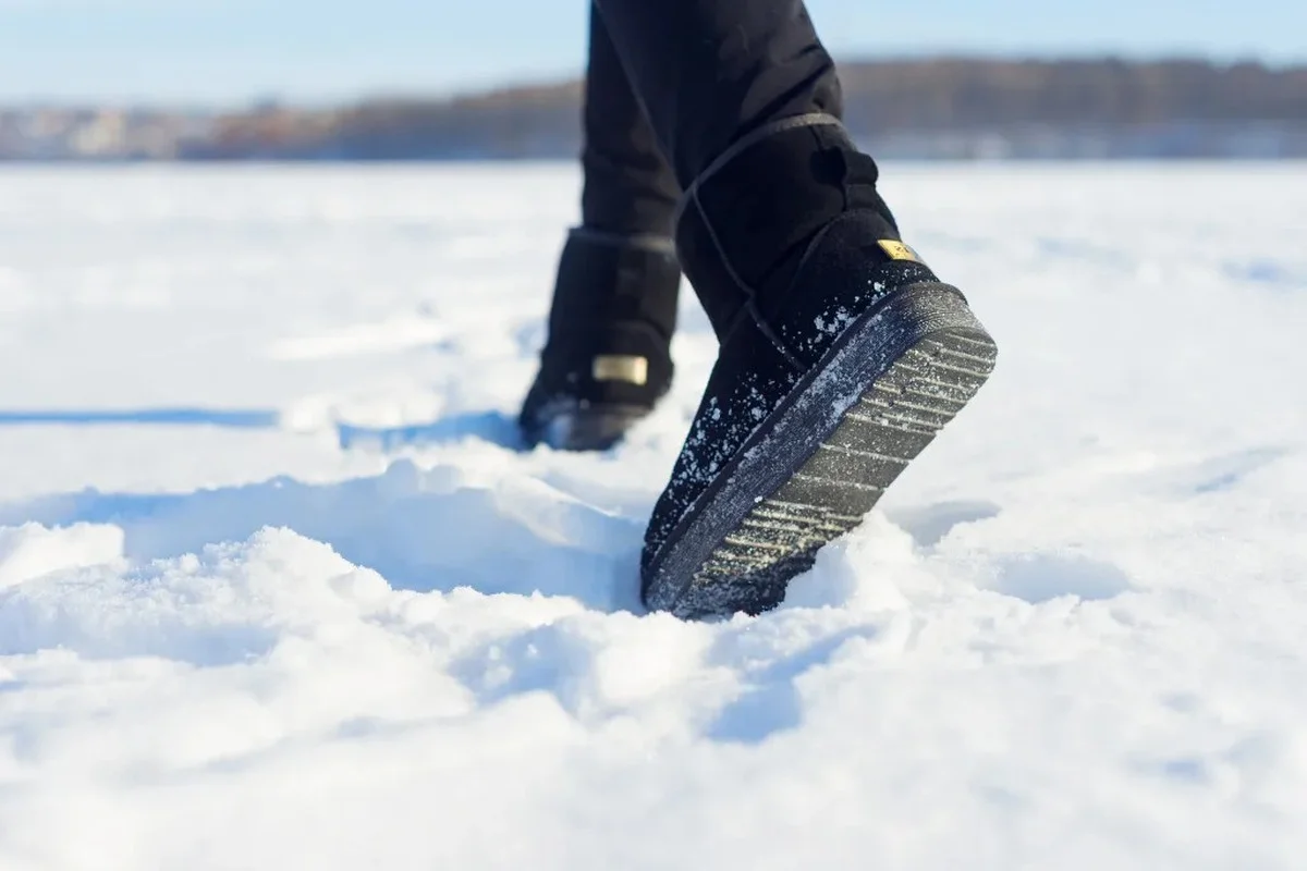 Warum erfahrene Österreicher diesen Kleber auf die Schuhsohlen tupfen - image 2