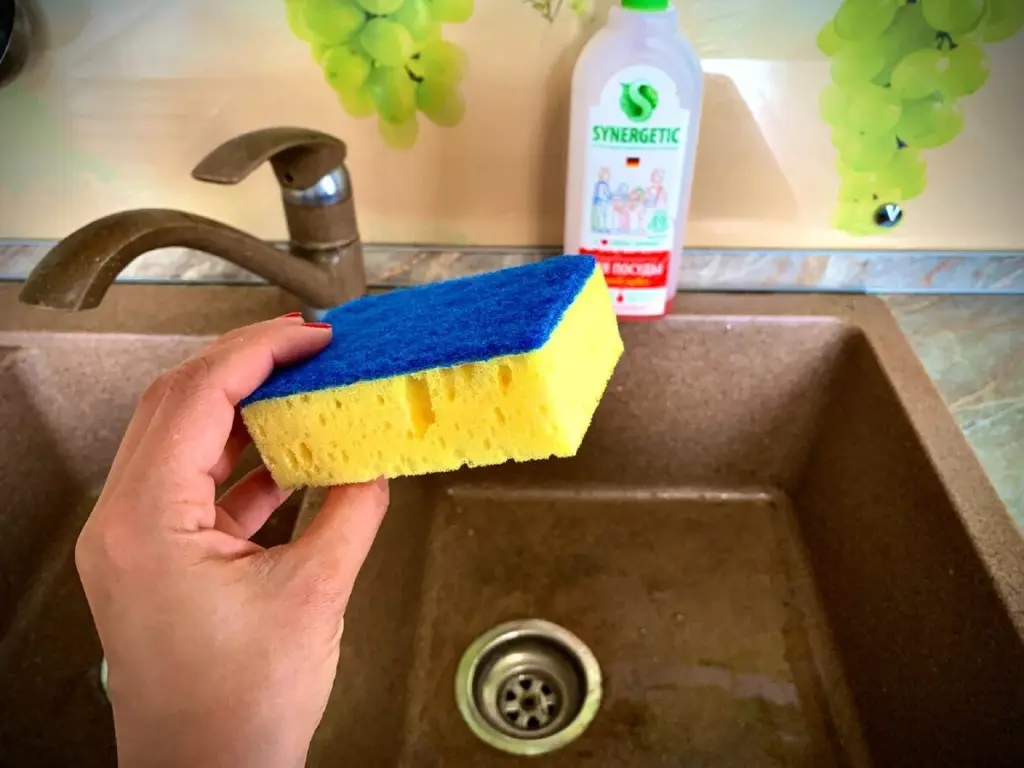Alte Schwämme im Haushalt: 3 clevere Wiederverwendungsideen