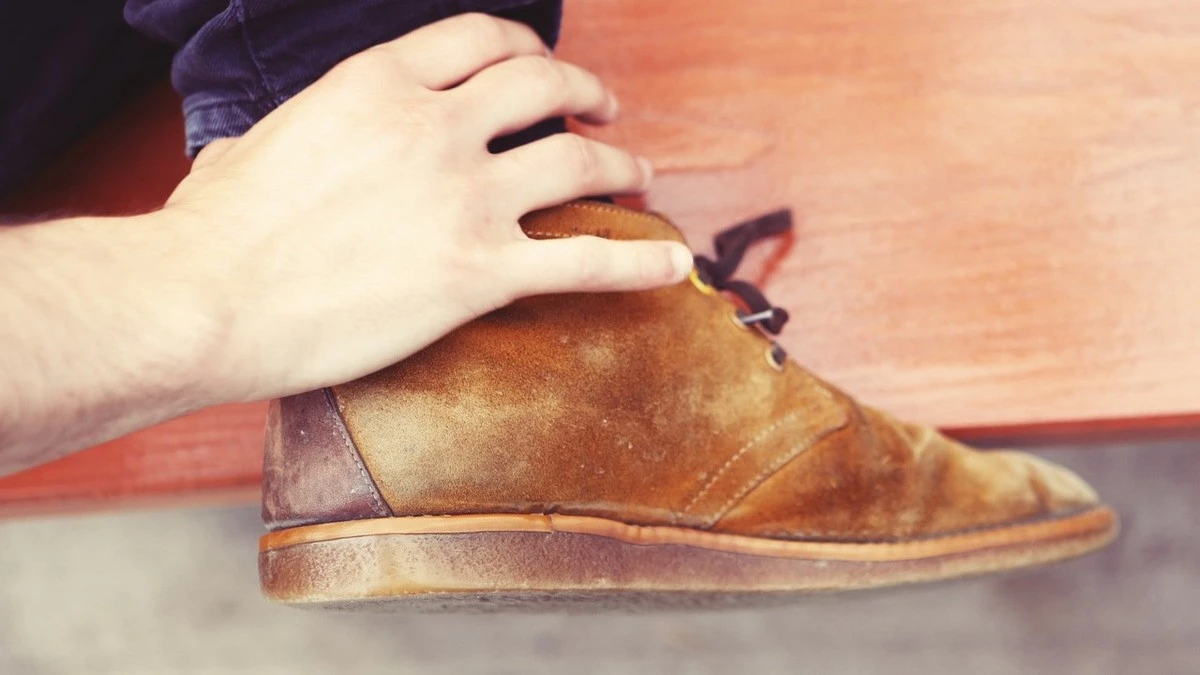 Brotkruste rettet Ihre Wildlederschuhe: Ein Handgriff für makellose Eleganz - image 1