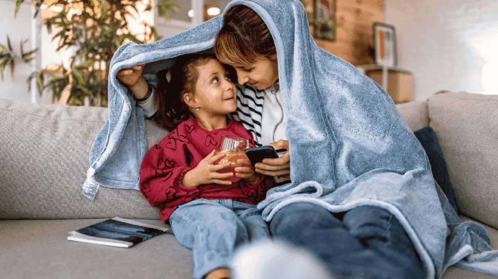 Deine Kuscheldecke: Wie oft sie wirklich gewaschen werden muss