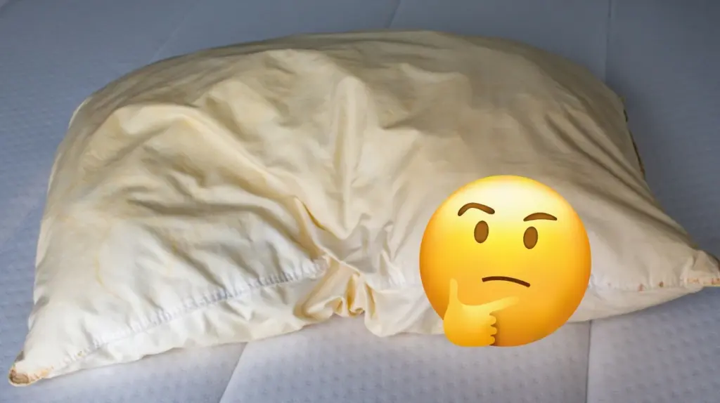 Gelbe Flecken auf dem Kissen: Warum du sofort handeln solltest