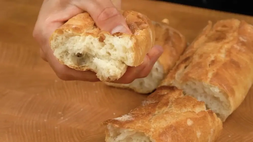 Хлеб, который был черствым, снова мягкий за 10 секунд