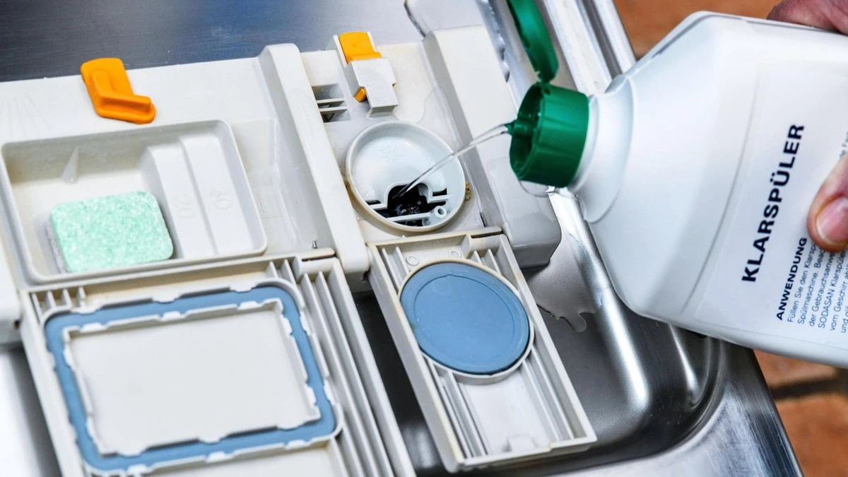 Klarspüler: 3 geniale Haushaltstricks, die deine Putzroutine revolutionieren - image 1