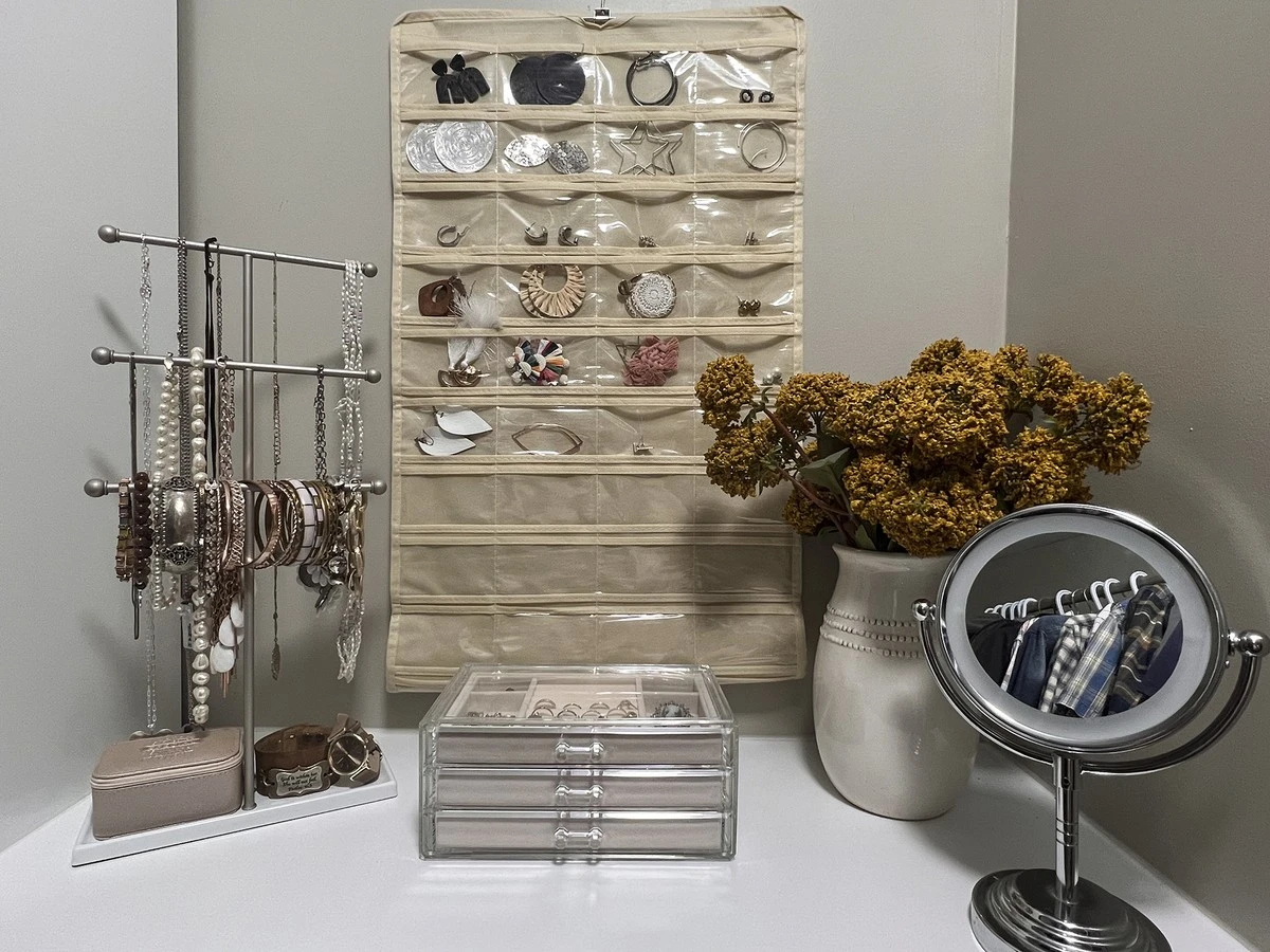 Küchenrollenhalter im Schlafzimmer: Mein genialer Trick für mehr Schmuck-Ordnung - image 1