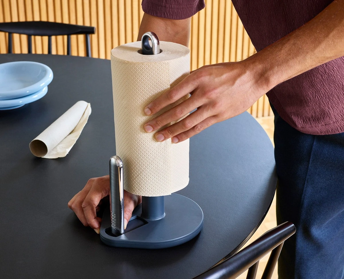 Küchenrollenhalter im Schlafzimmer: Der geniale Trick für ordentlichen Schmuck - image 1