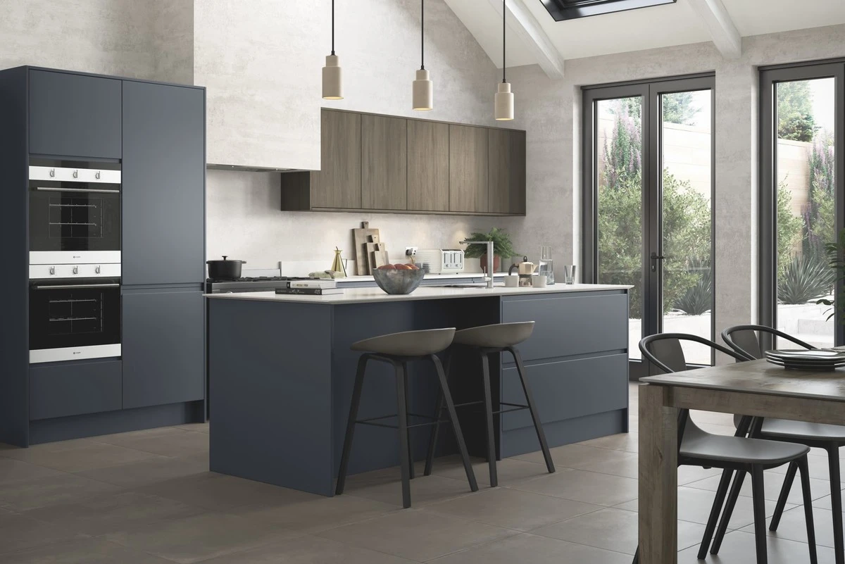 Matte Küchenfronten: Der Blitz-Trick für blitzsaubere Flächen ohne Schrubben - image 1