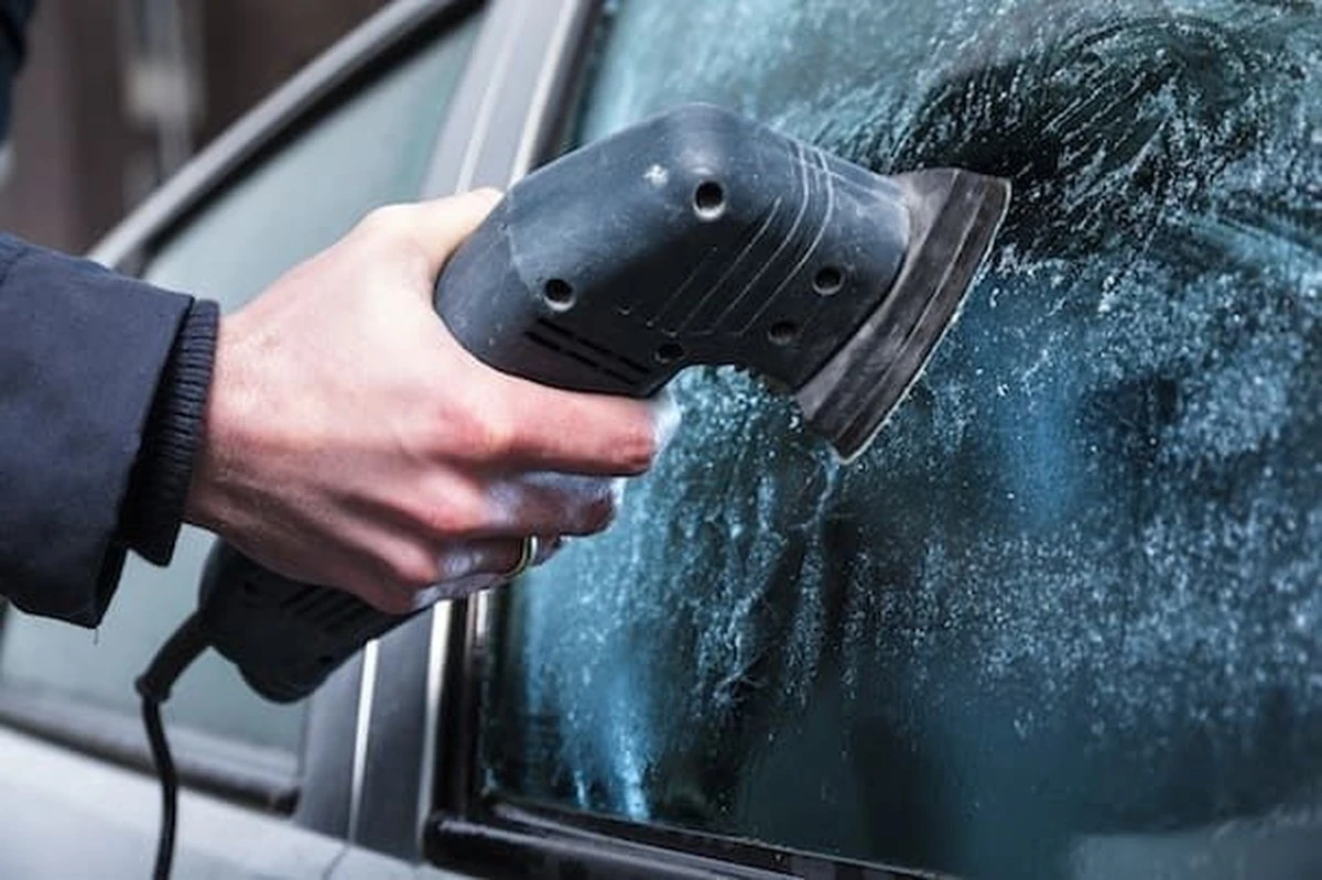 Nie mehr Eiskratzen: Auto eisfrei über Nacht dank Geheimtipp - image 2