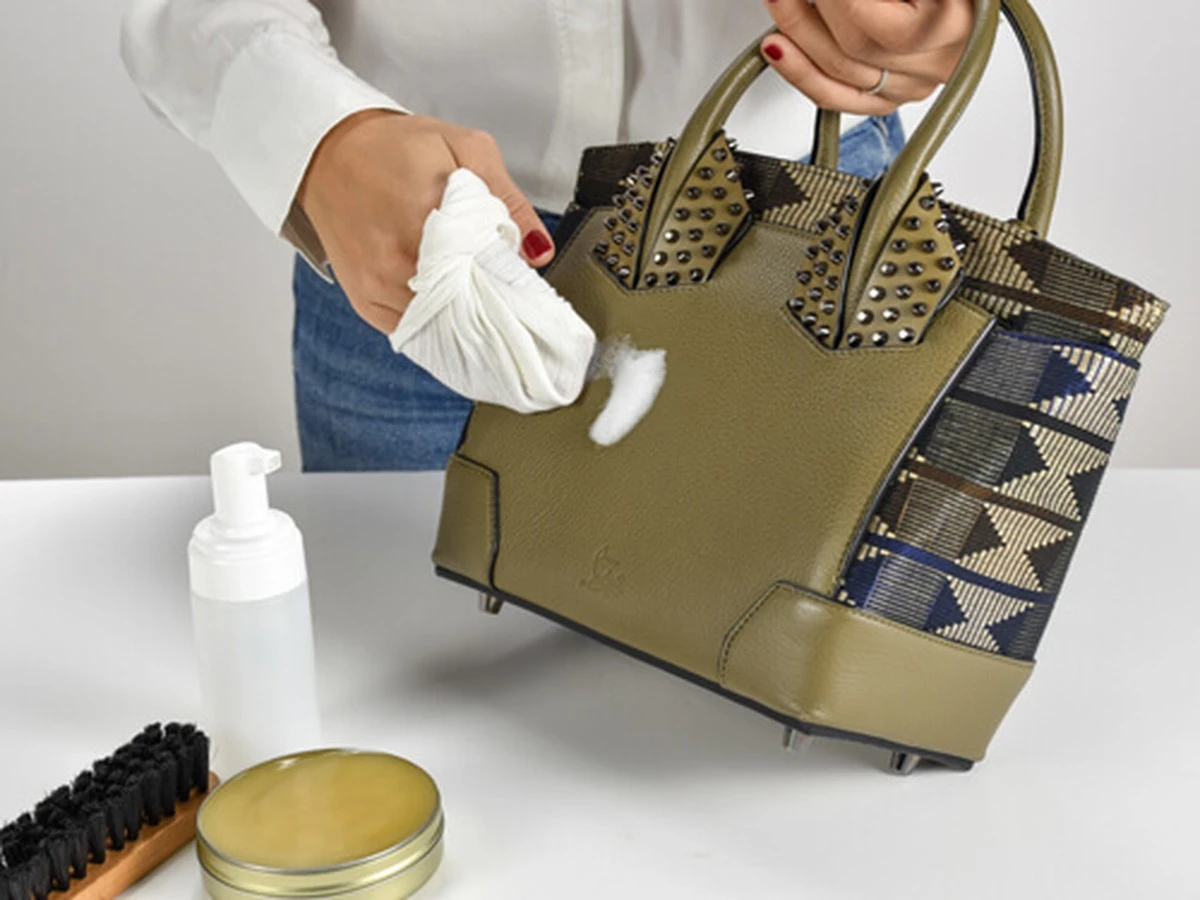 Nie wieder Krümel in der Handtasche: Dieser simple Trick ist genial! - image 1