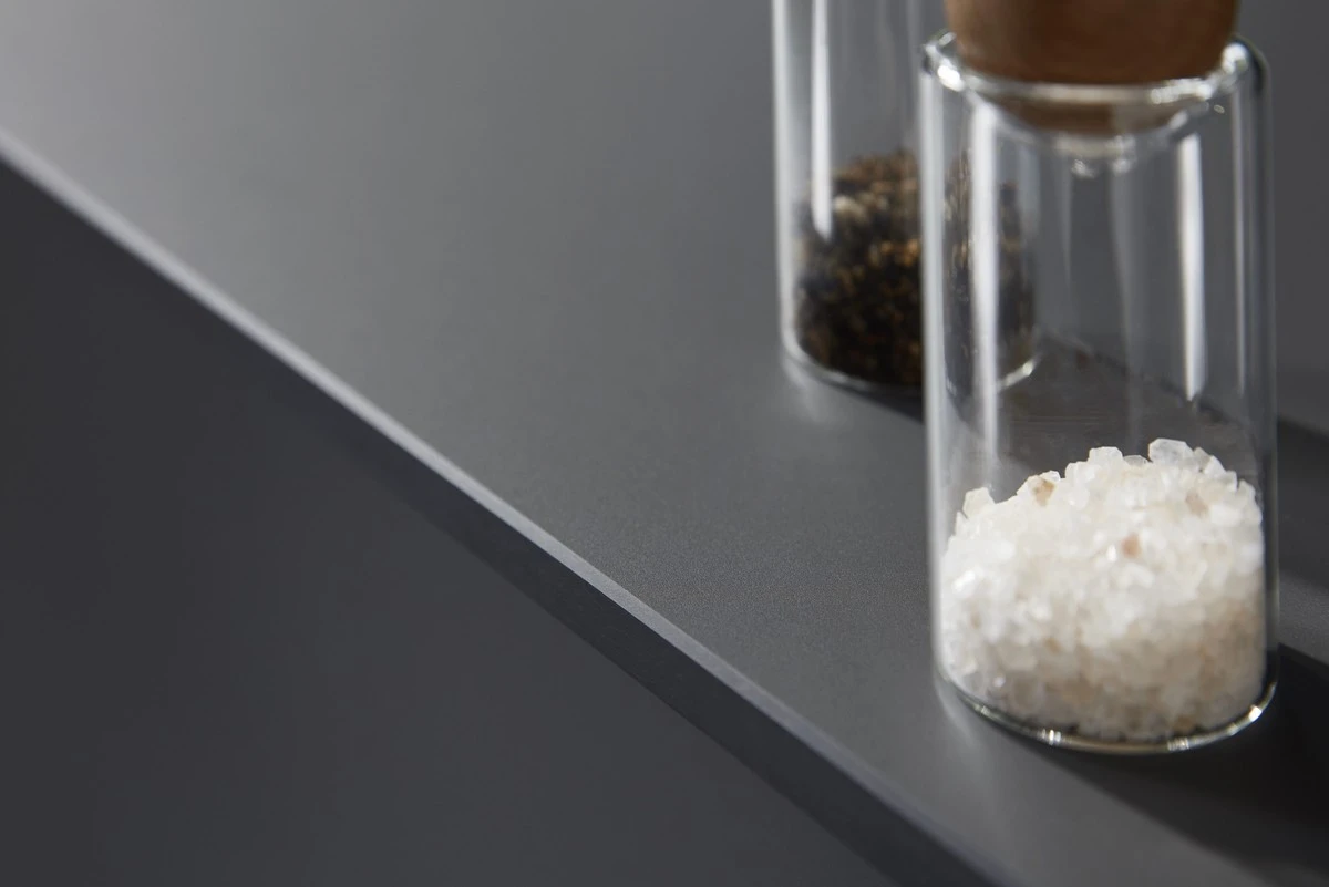 Schluss mit Fingerabdrücken: Der faule Putz-Trick für matte Küchenfronten - image 2