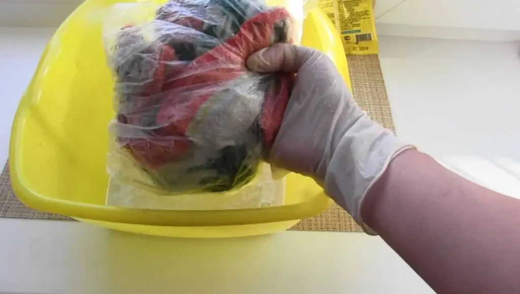 So wird man müde Fettflecken im Küchentuch los: Ein Hausmittel-Trick für blitzsaubere Ergebnisse