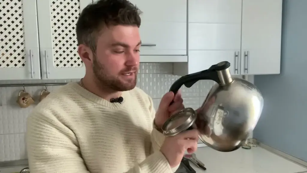 Verkalkung im Wasserkocher: Diese Hausmittel riechen besser als Chemie