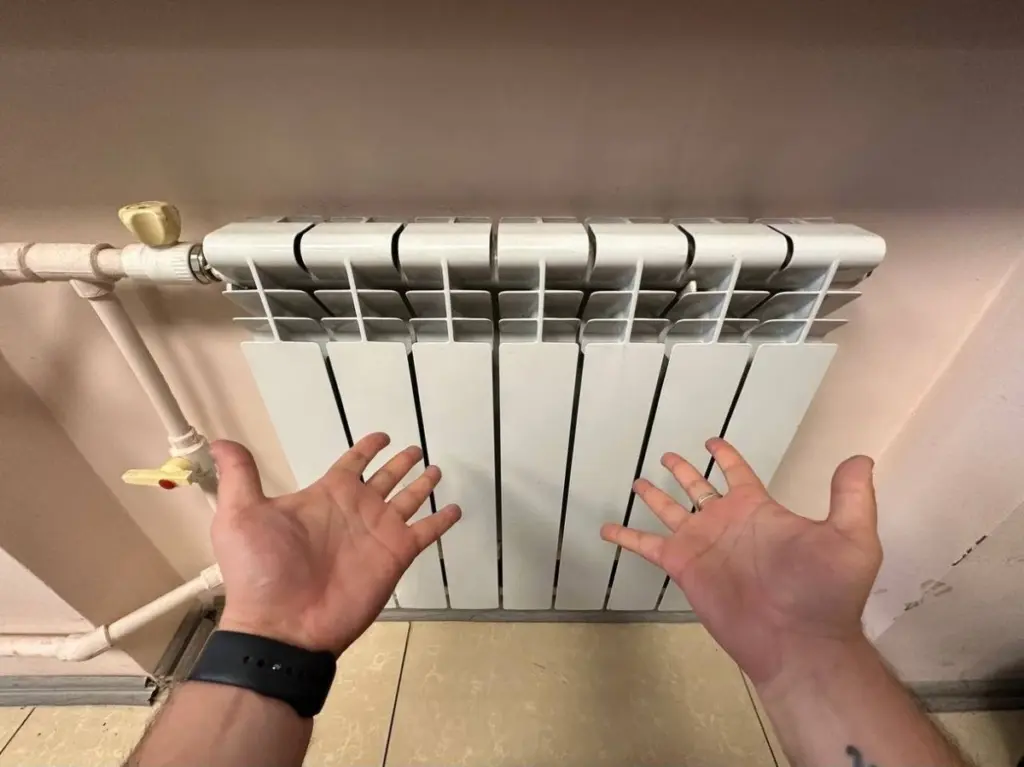 Warum der Heizkörper kalt bleibt: Ein einfacher Trick mit Alufolie spart 3 Grad Heizkosten