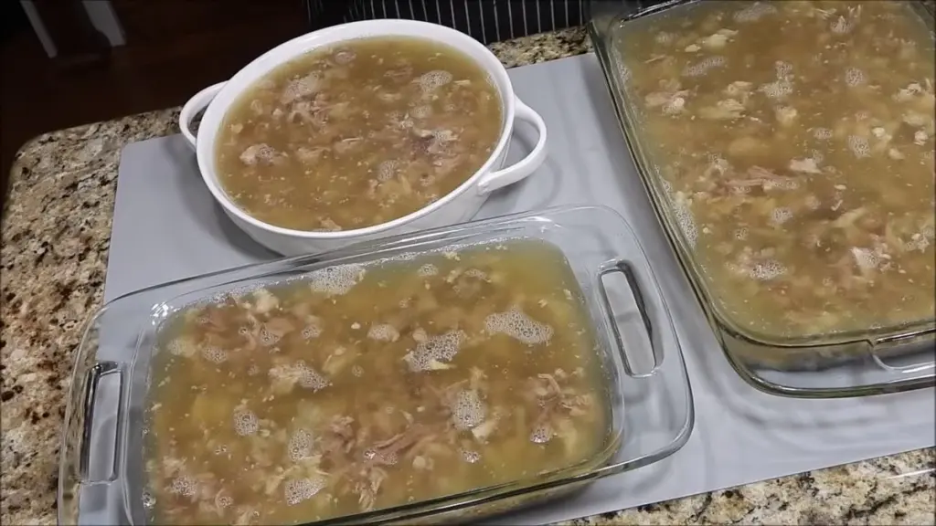 Warum erfahrene Hausfrauen niemals diese 4 Zutaten in ihren Aspik geben