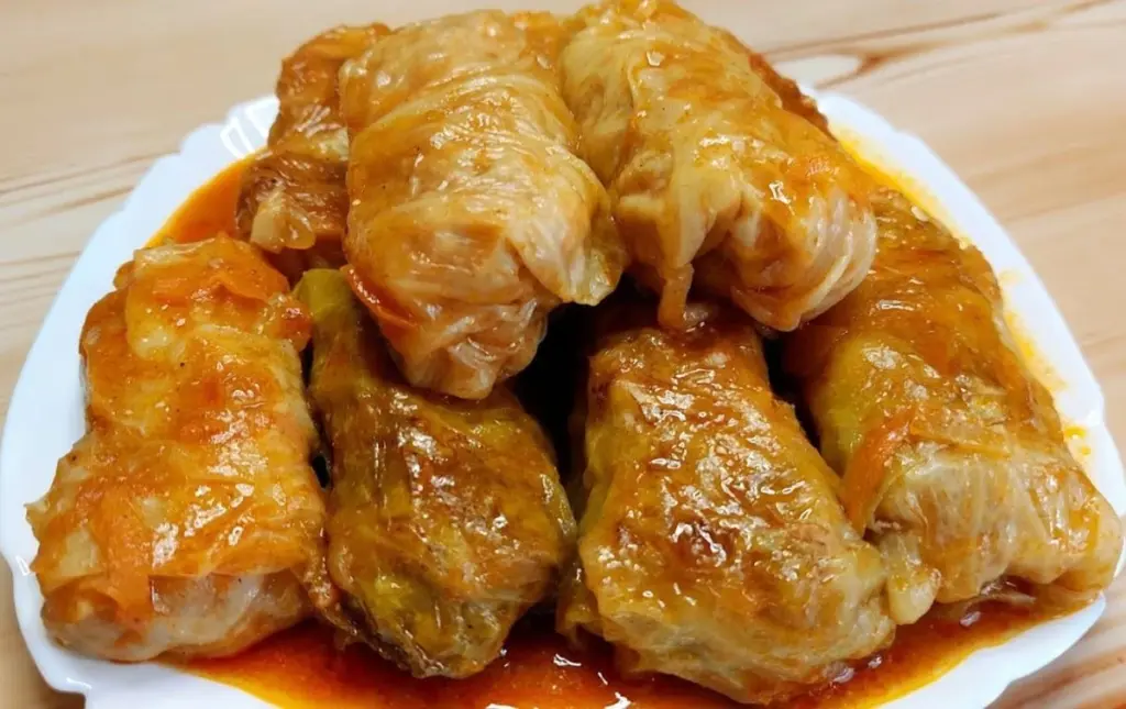 Warum erfahrene Köche Weißkohl für Kohlrouladen einfrieren – ein überraschender Trick